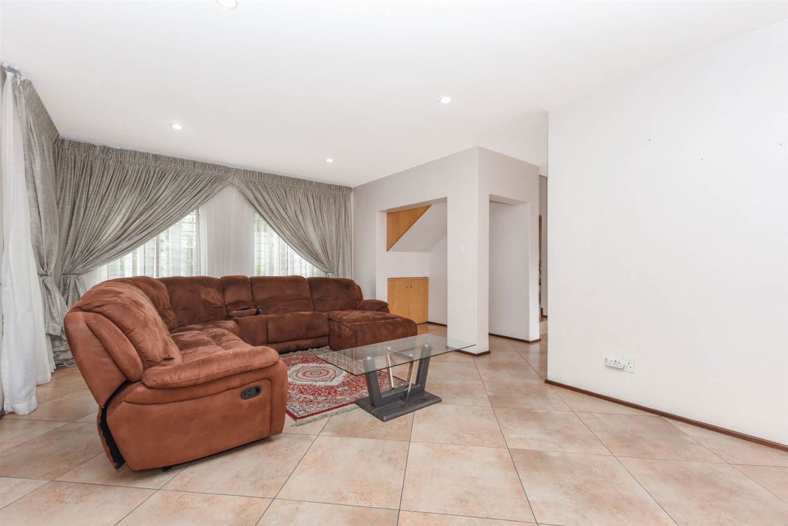 3 Bed Cluster in Craigavon photo number 8