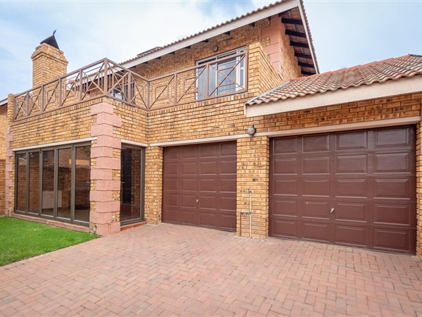 3 Bed Townhouse in Honeydew Manor