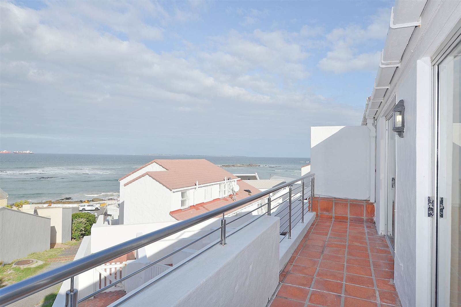 3 Bed House in Bloubergstrand photo number 1
