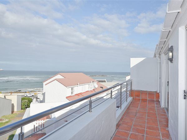 3 Bed House in Bloubergstrand