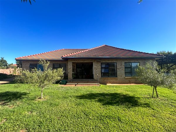 4 Bed House in Jan Kempdorp