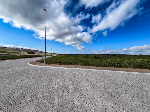 3 681 m² Land