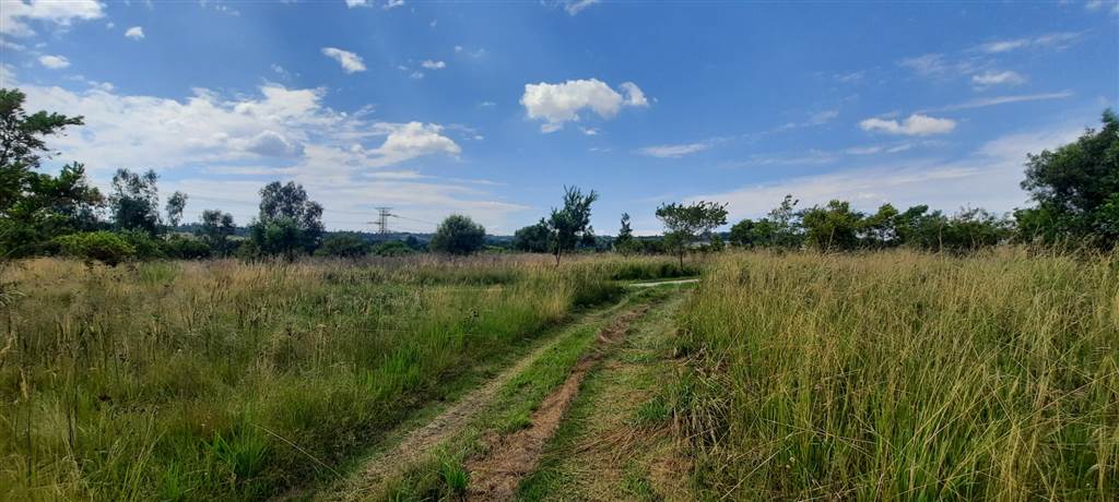5004 m² Land available in Blue Hills Equestrian Estate photo number 3