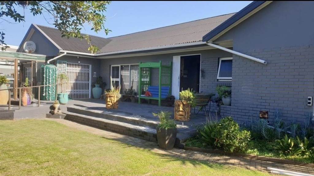 6 Bed House in Jeffreys Bay photo number 1