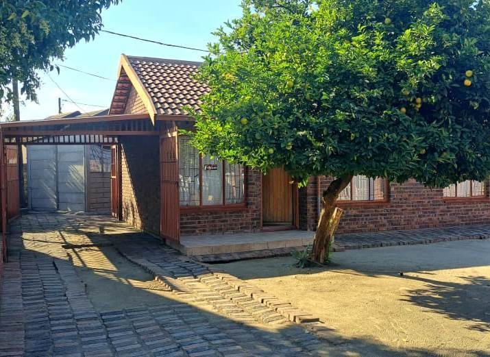 3 Bed House in Boitekong photo number 1