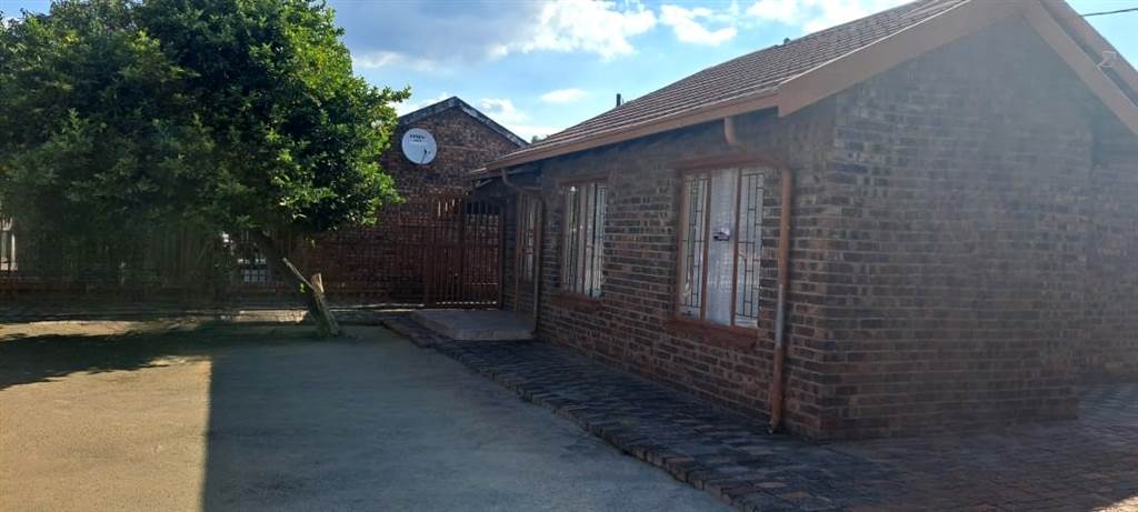3 Bed House in Boitekong photo number 13