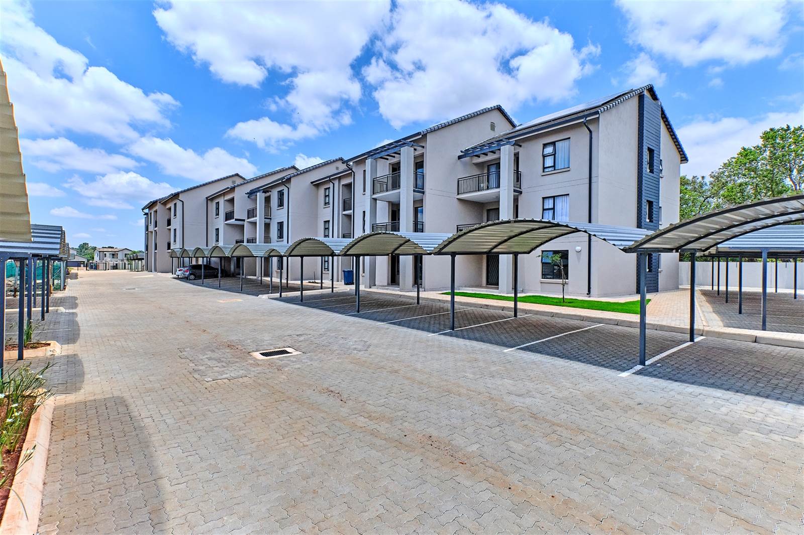 2 Bed Apartment in Raslouw AH photo number 1