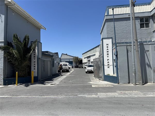 194  m² Industrial space