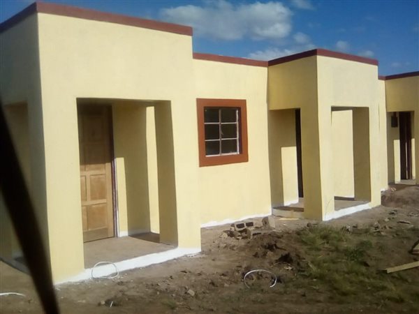 10 Bed House in Mpophomeni