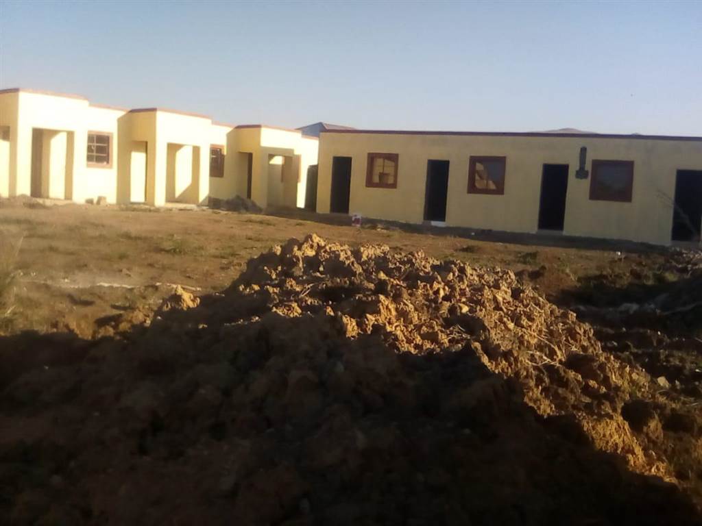 10 Bed House in Mpophomeni photo number 2