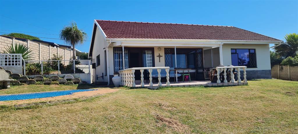 4 Bed House in Uvongo photo number 3