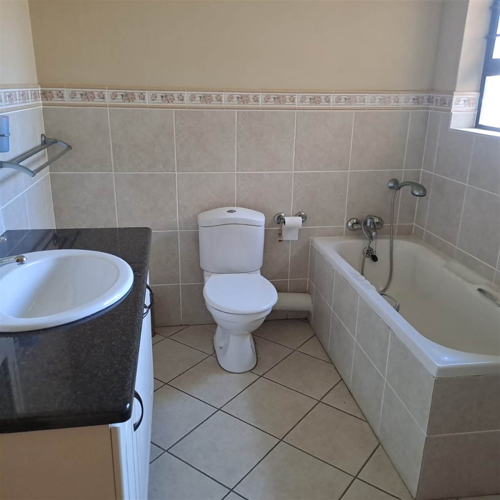 3 Bed Townhouse in Scottburgh Central photo number 20