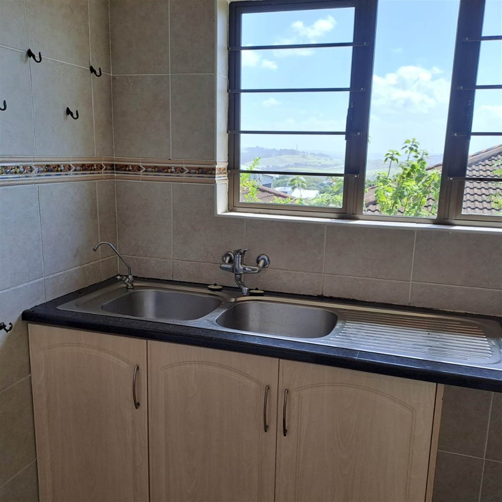 3 Bed Townhouse in Scottburgh Central photo number 5