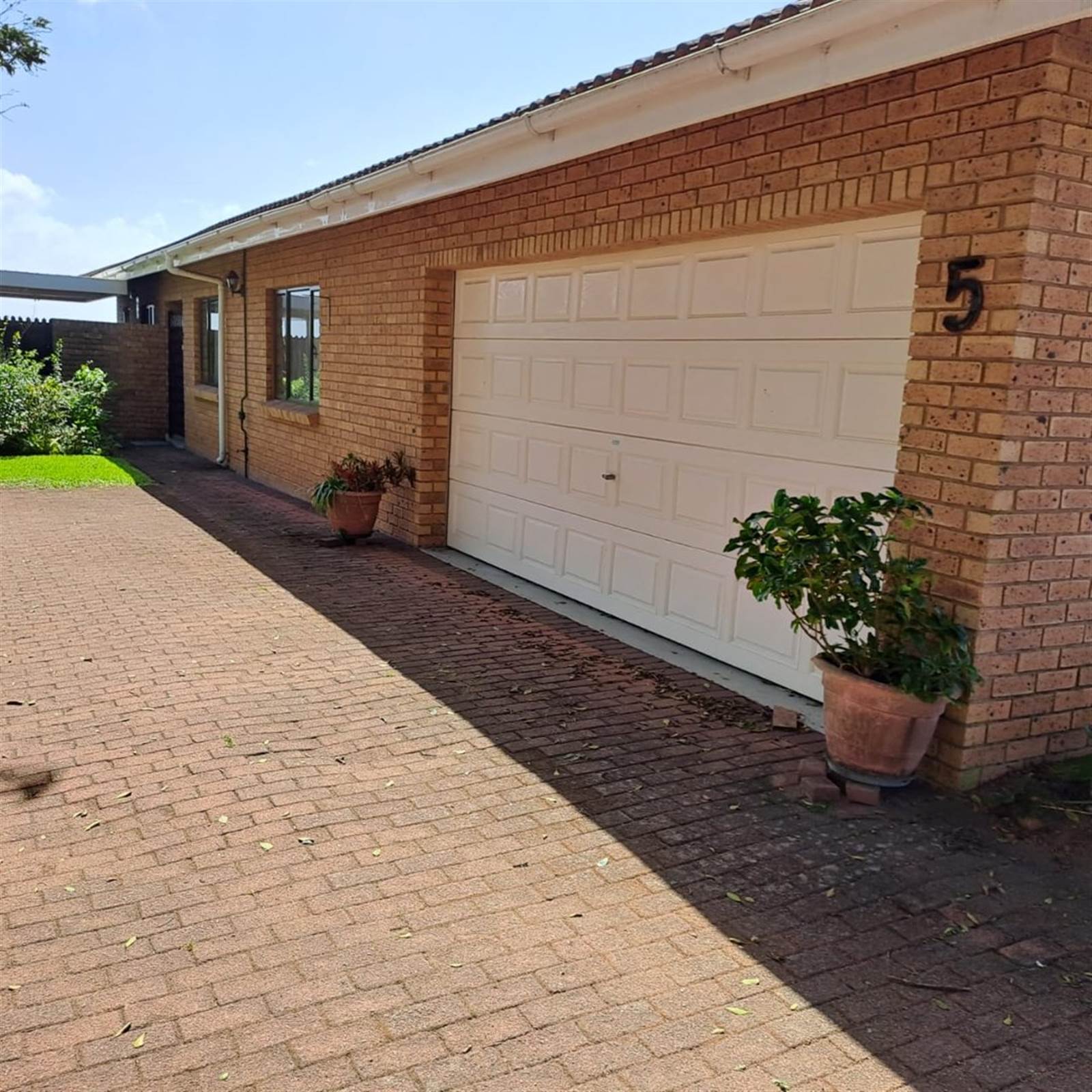 3 Bed Townhouse in Scottburgh Central photo number 24
