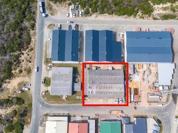 756  m² Industrial space