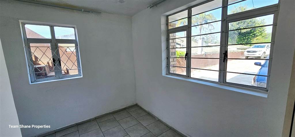 3 Bed Apartment in Newlands West photo number 6