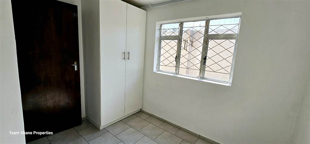 3 Bed Apartment in Newlands West photo number 10