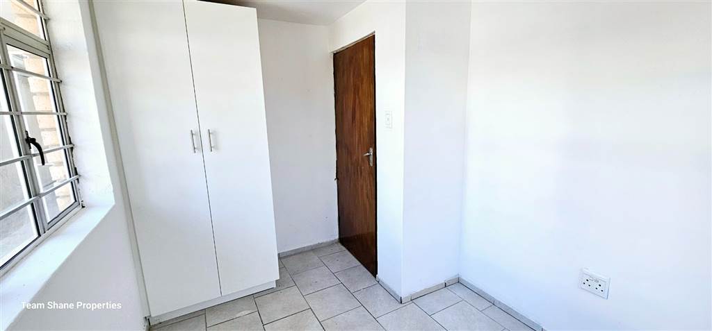 3 Bed Apartment in Newlands West photo number 7