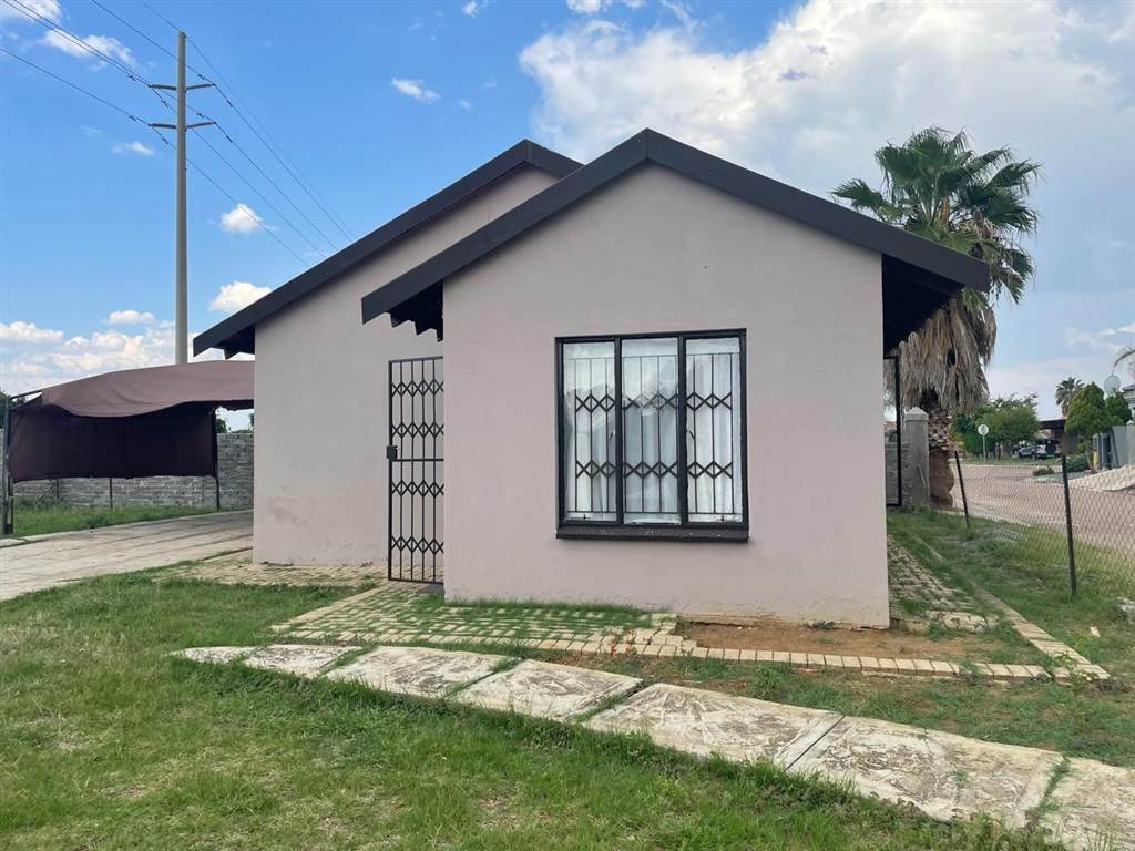 3 Bed House in Boitekong photo number 15