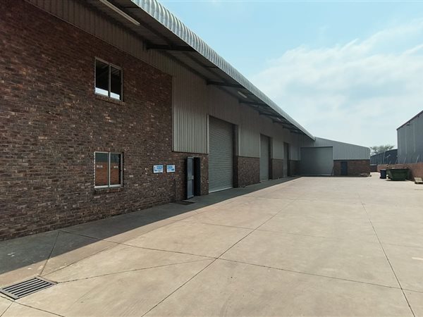 1 690  m² Industrial space