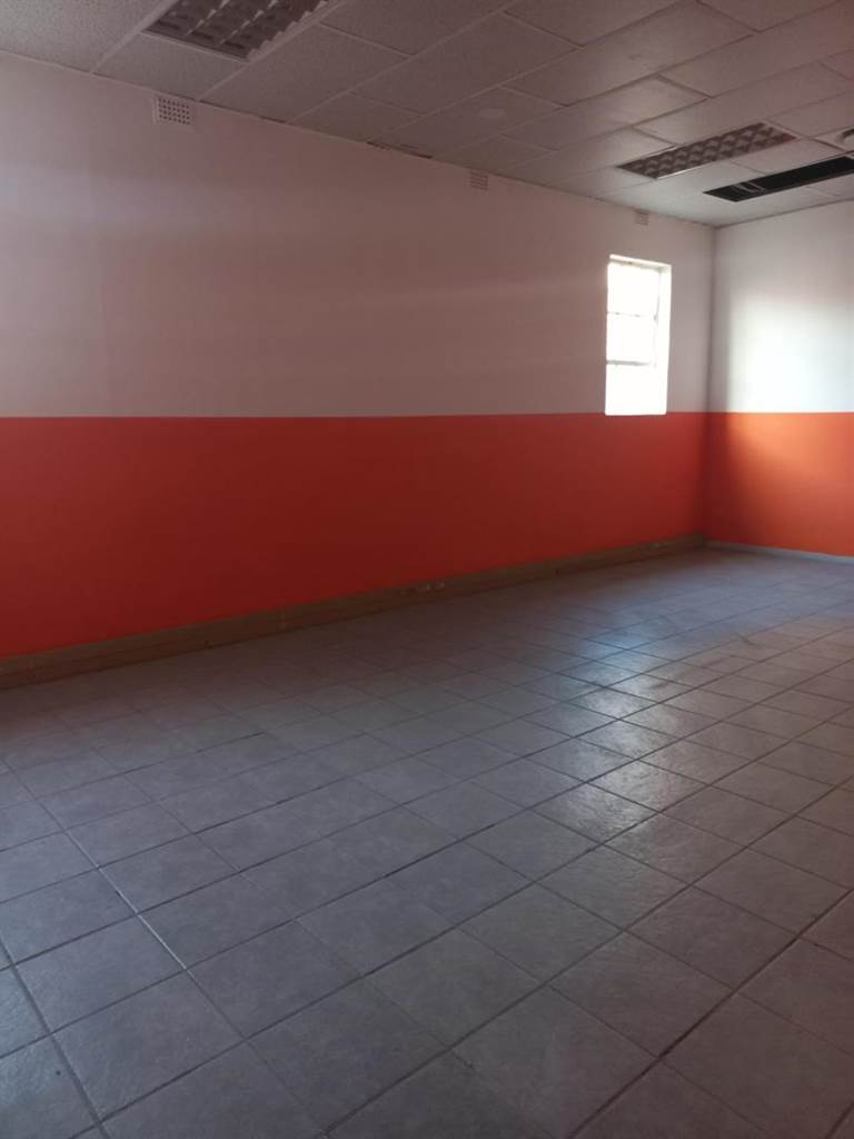 952  m² Commercial space in Nelspruit Central photo number 5