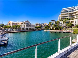 Apartment in Waterfront