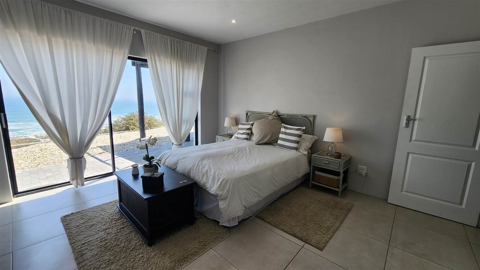 6 Bed House in Yzerfontein photo number 30