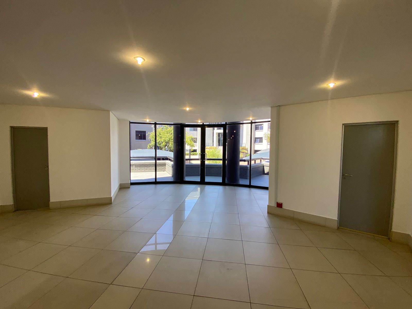 327  m² Commercial space in Sunninghill photo number 3