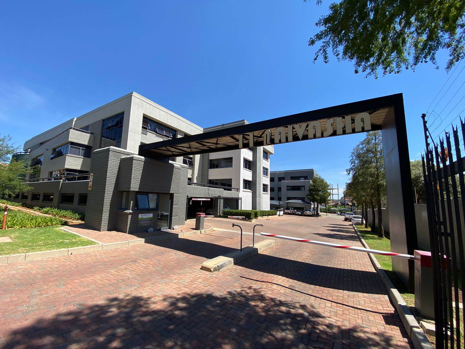 327  m² Commercial space in Sunninghill photo number 1