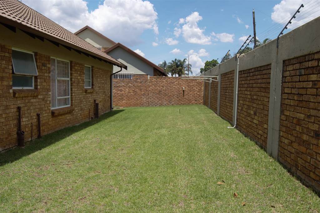 4 Bed Townhouse in Glen Marais photo number 12
