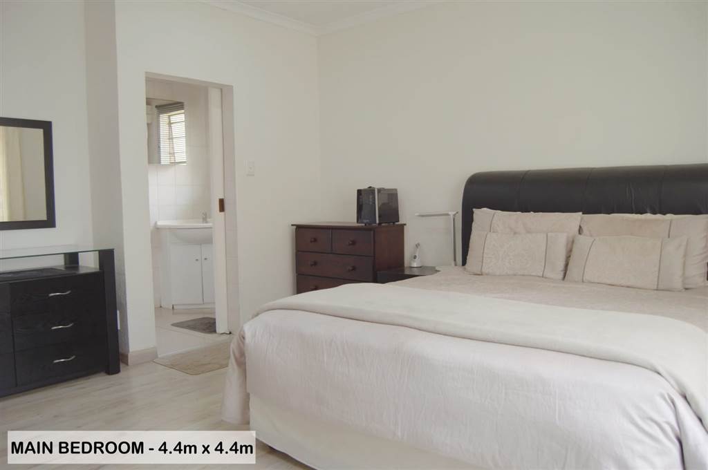 4 Bed Townhouse in Glen Marais photo number 18