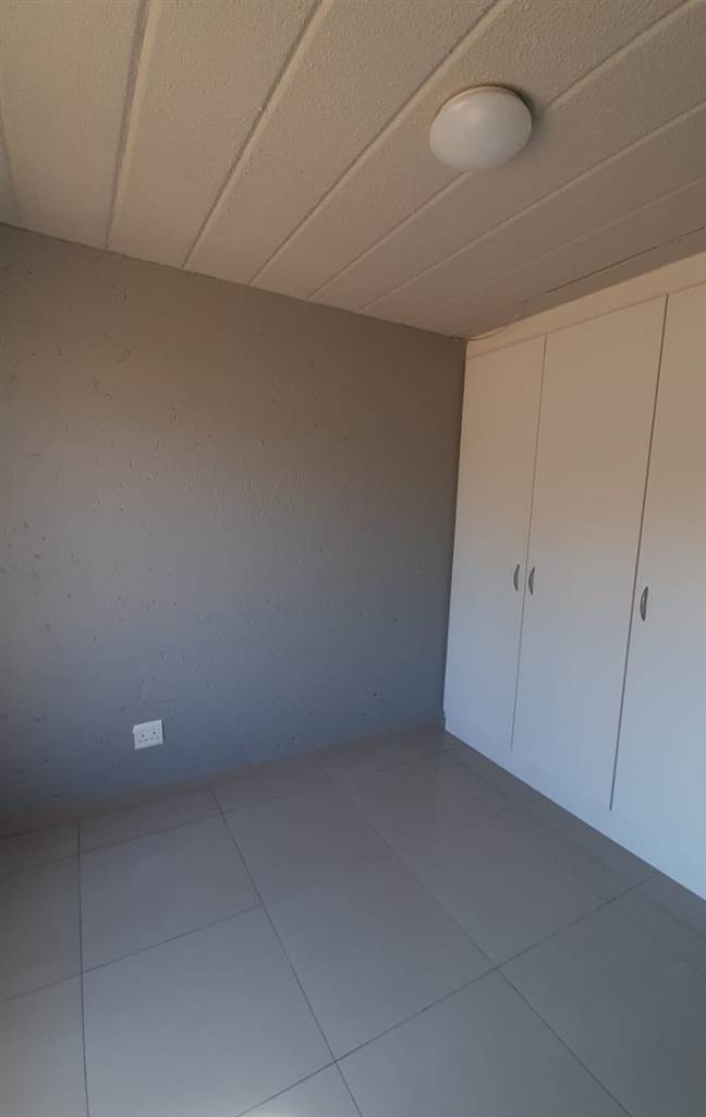 3 Bed Townhouse in Glen Marais photo number 6