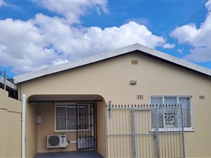 3 Bed House in Trenance Manor