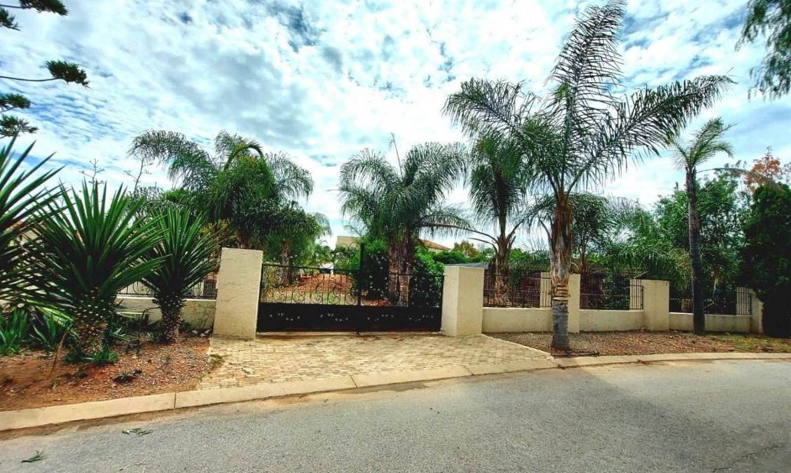 1132 m² Land available in Mmabatho photo number 3