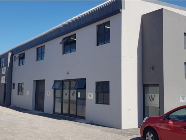 232  m² Industrial space in Middedorp