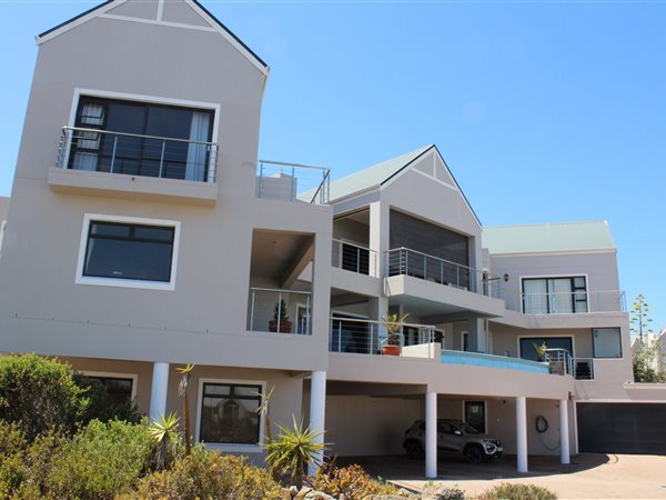 7 Bed House in Myburgh Park