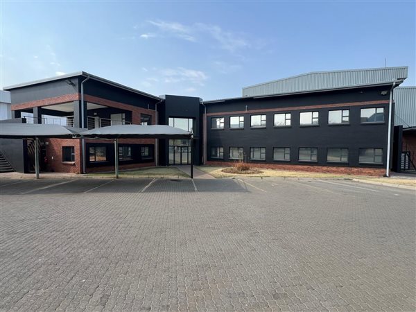 2 800  m² Industrial space