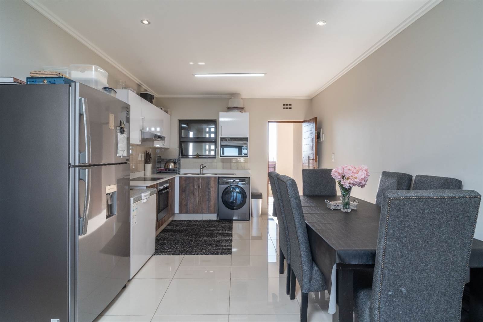 2 Bed Apartment in Umhlanga Ridge photo number 4