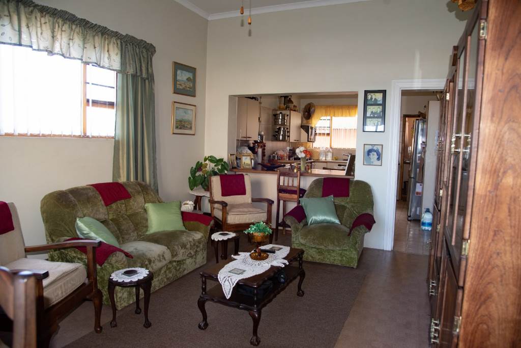 8 Bed House in Jeffreys Bay photo number 9