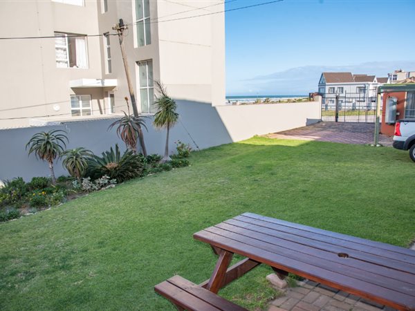 8 Bed House in Jeffreys Bay