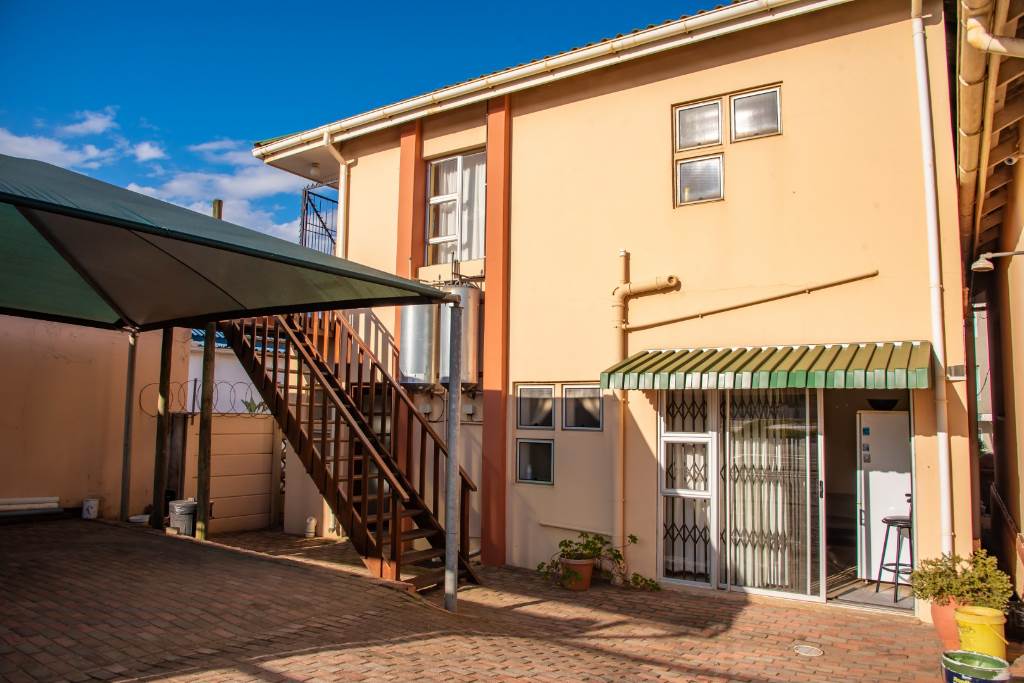 8 Bed House in Jeffreys Bay photo number 24