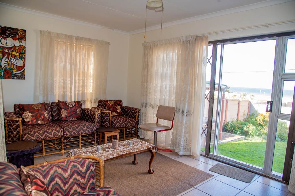 8 Bed House in Jeffreys Bay photo number 18