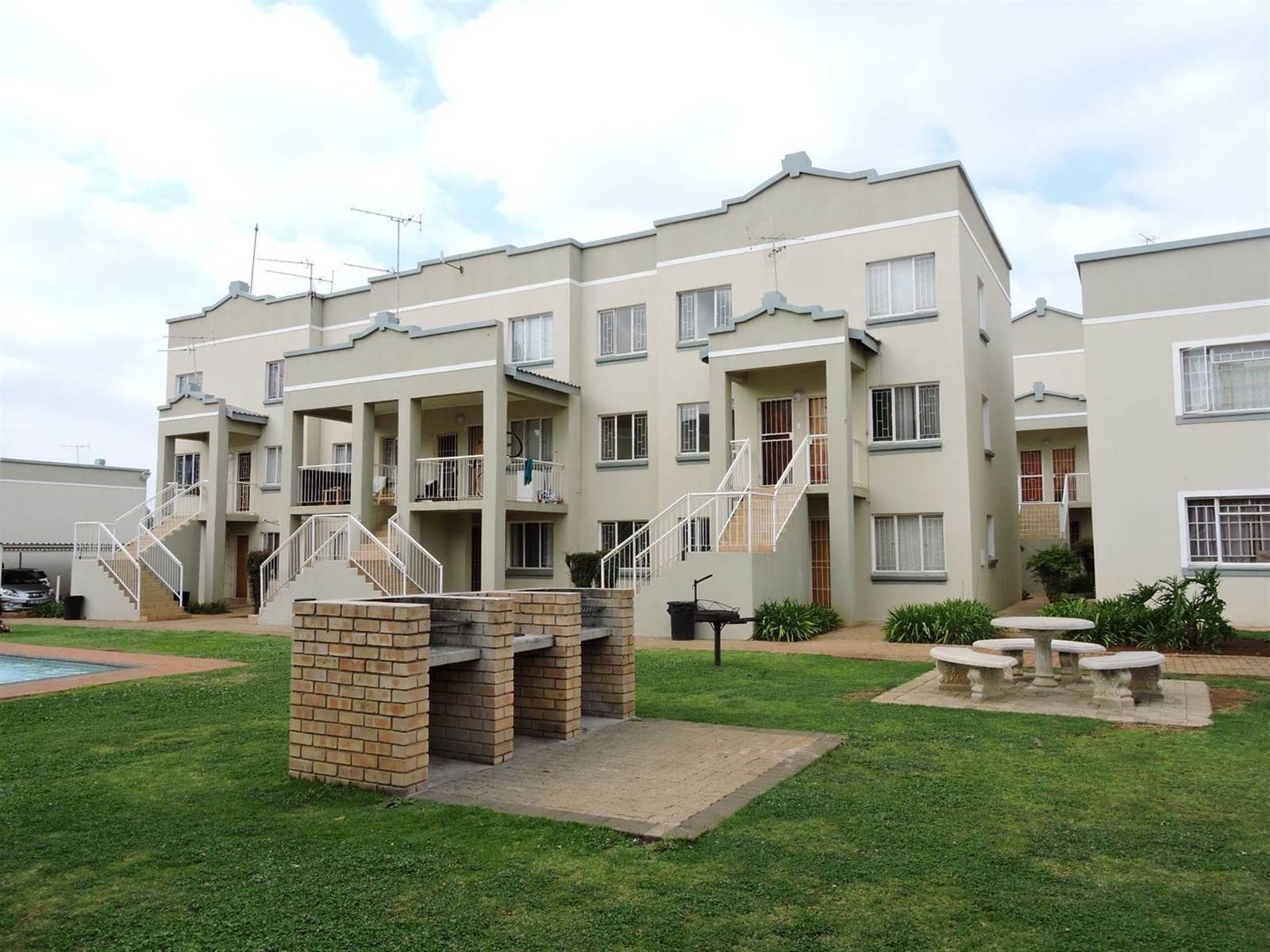 2 Bed Apartment in Kanoniers Park photo number 2