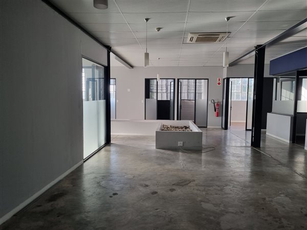 544  m² Commercial space