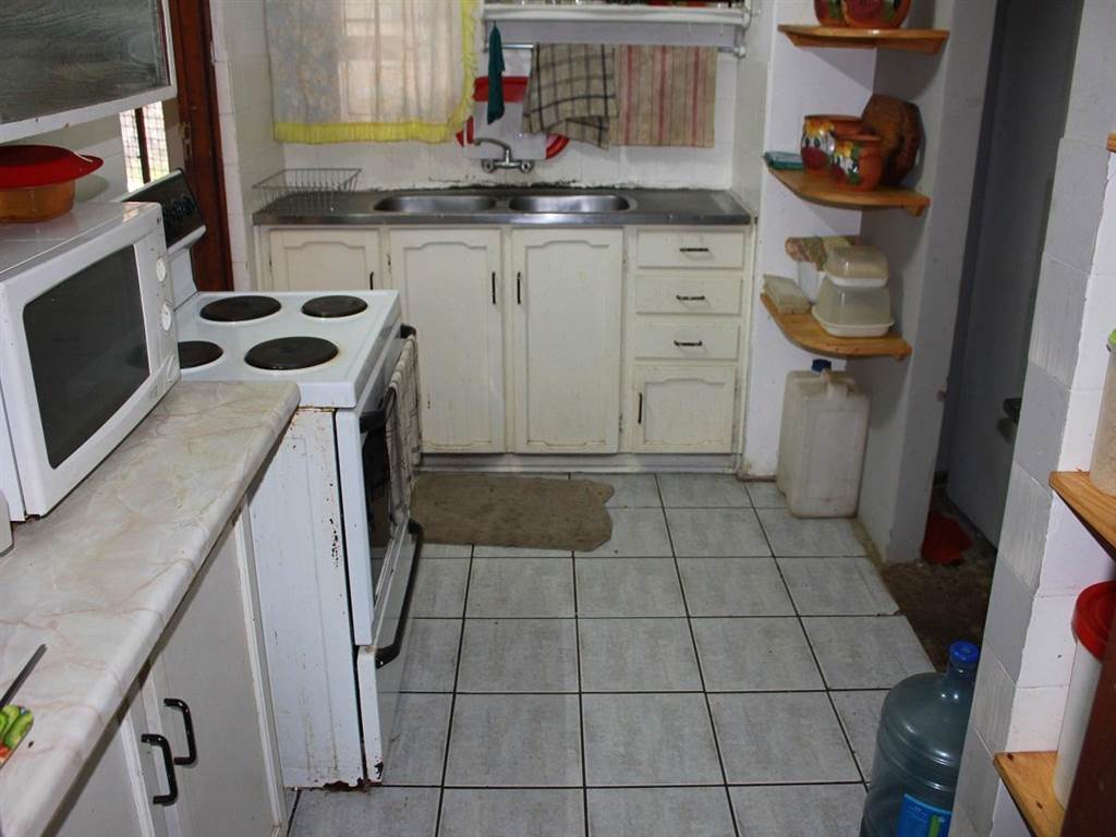 2 Bed House in Umkomaas photo number 5