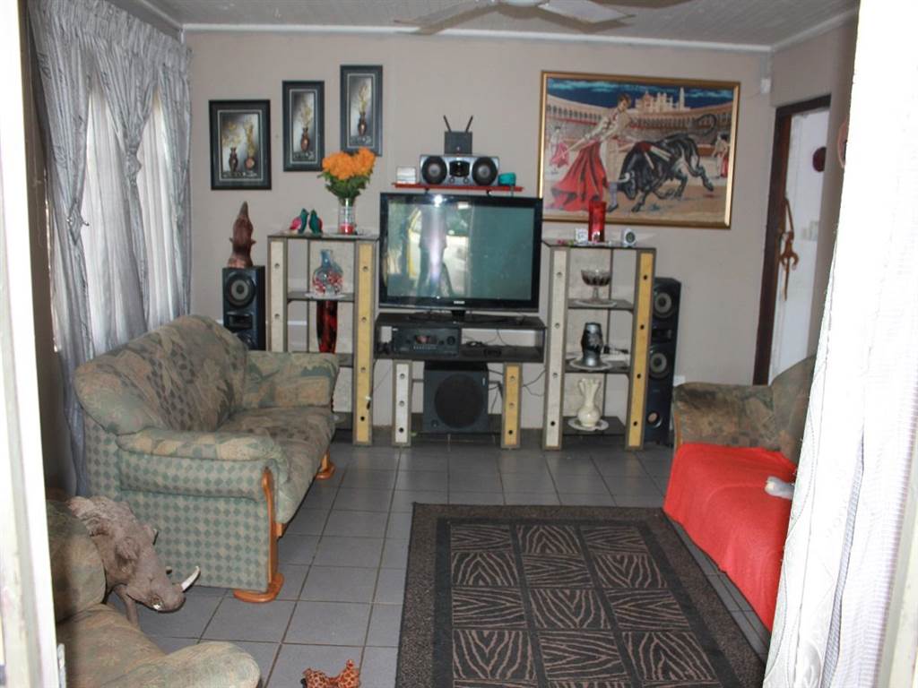 2 Bed House in Umkomaas photo number 4
