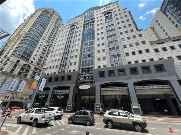 553  m² Commercial space