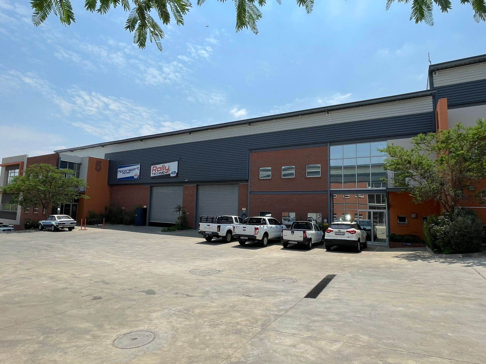 556  m² Industrial space in Louwlardia photo number 2