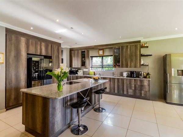 4 Bedroom House 4 Bedroom House