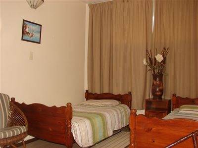 2 Bed Flat in Scottburgh Central photo number 5